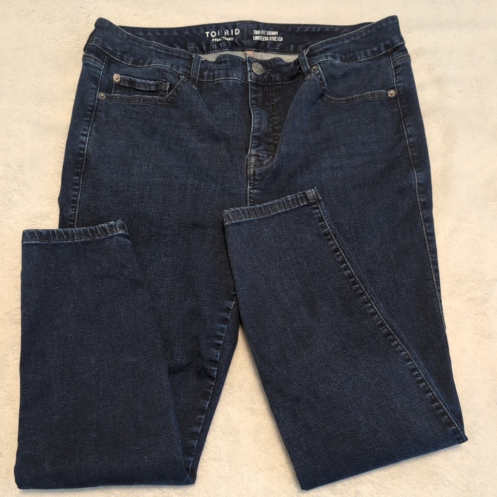 Torrid Trio Fit Skinny Limitless Stretch jeans 16R/20R